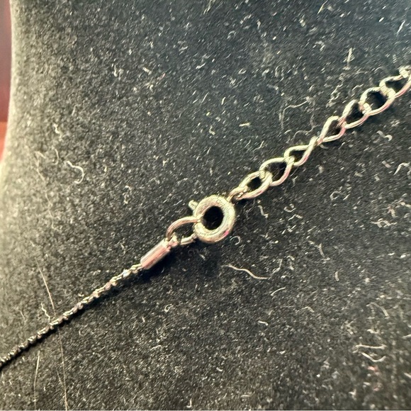 Avon midnight blue NIB Vintage-Inspired Silver and Blue Filigree Necklace 2006 - Picture 6 of 6